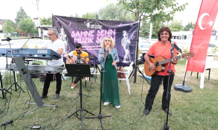 Gülümse Kafe’de yerel müzik ziyafeti