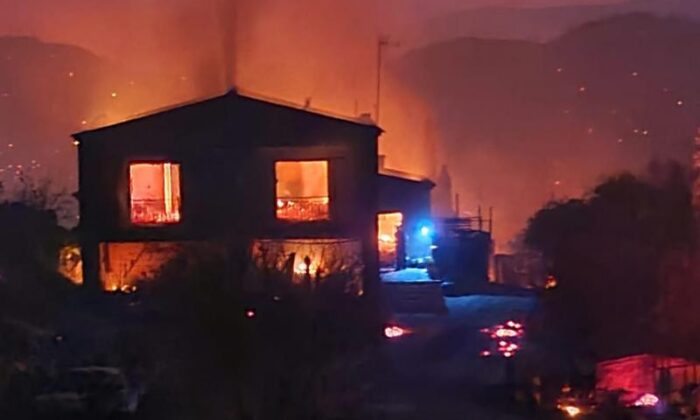 Güney Kıbrıs’taki yangın ölüme neden oldu, acil durum ilan edildi