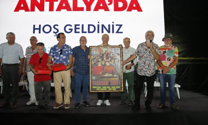 Hababam Sınıfı oyuncuları Antalyalılarla buluştu