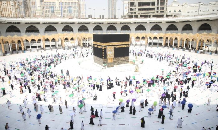 Hacı adayları, Kabe’yi tavaf etti