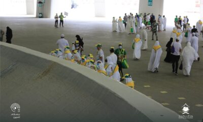 Hacılar, bayramın ikinci günü de şeytan taşlamaya devam ediyor