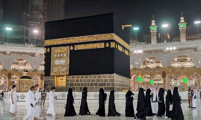 Hacılar ziyaret tavafı için Mescid-i Haram’da