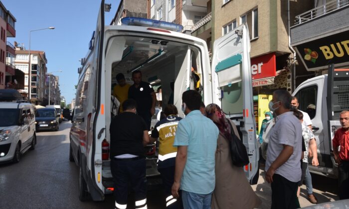 Hafif ticari aracın çarptığı çocuk yaraladı