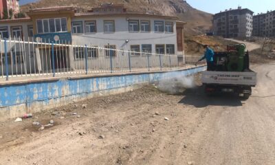 Hakkari belediyesi kurban kesim yerlerini ilaçladı