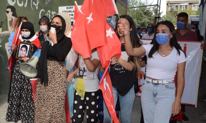 Hakkarili annelerin eylemi 13. haftada