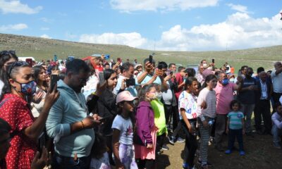 Hakkı Bulut SMA hastası çocuk için Kars’ta sahneye çıktı