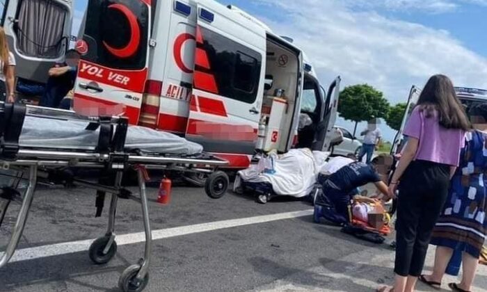 Hasta taşıyan ambulans kaza yaptı: 6 yaralı
