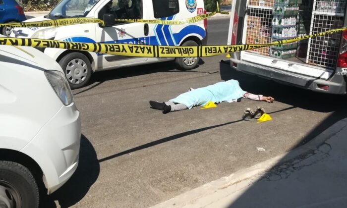 Hatalı dönüş yapan otomobile motosiklet çarptı: 1 ölü, 1 yaralı