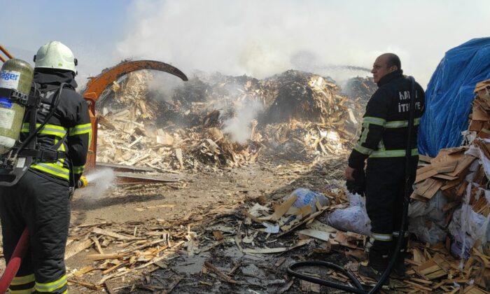 Hatay’da kereste fabrikasında yangın
