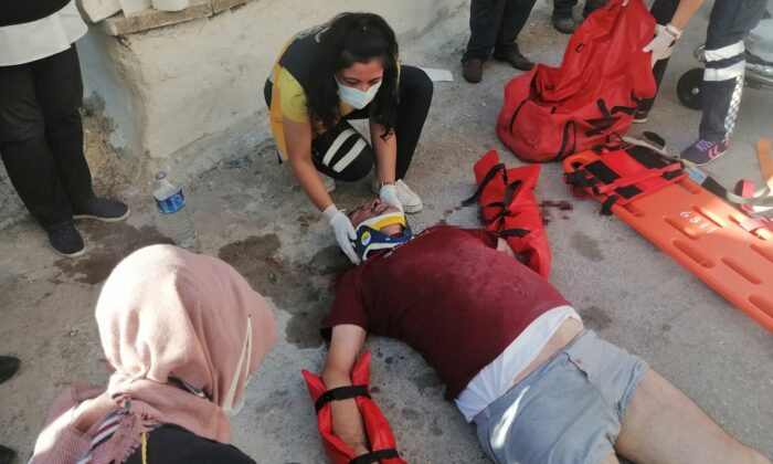 Hava almak için çıktığı balkondan aşağıya düştü