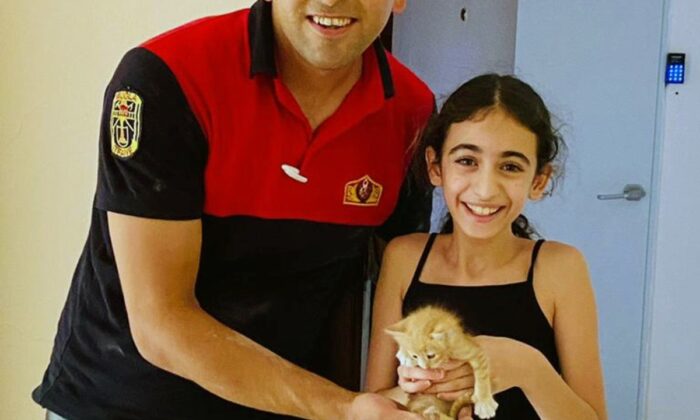 Havalandırma boşluğuna düşen yavru kedi kurtarıldı