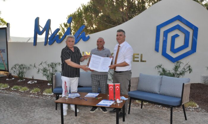 Hayırsever iş adamı Çeşme’deki öğretmenlere lojman yapacak