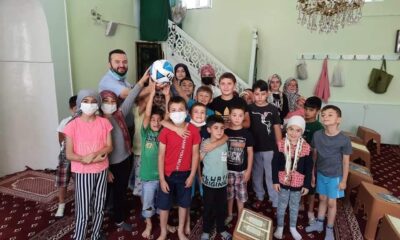 Hayırsever iş insanından Kur’an kursu öğrencilerine futbol topu hediyesi