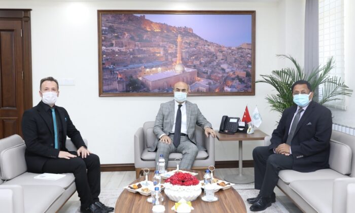 Hindistan Ankara Büyükelçisi Sanjay Panda Vali Demirtaş’ı ziyaret etti