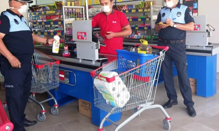 Hisarcık’ta zabıta ekiplerinden iş yerlerinde etiket denetimi