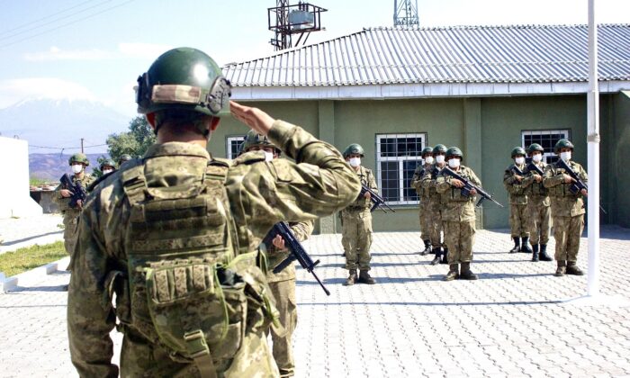 “Hudut Kartalları” bayramda da sınır nöbetinde