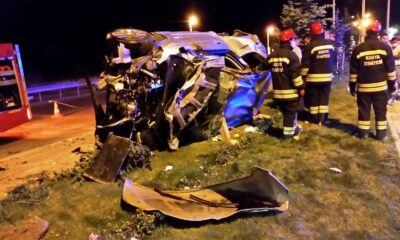 Hurdaya dönen otomobildeki 6 kişi kazadan yaralı kurtuldu