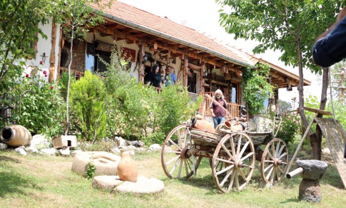 İçinde yüzlerce tarihi eser bulunuyor, yılda 15 bin kişi ziyaret ediyor