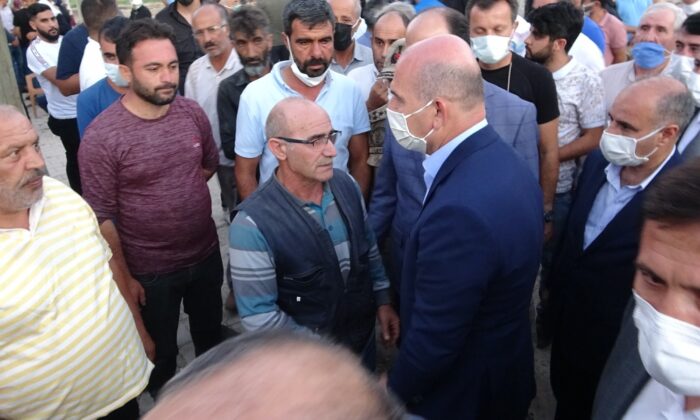 İçişleri Bakanı Soylu’dan katledilen ailenin yakınlarına taziye ziyareti