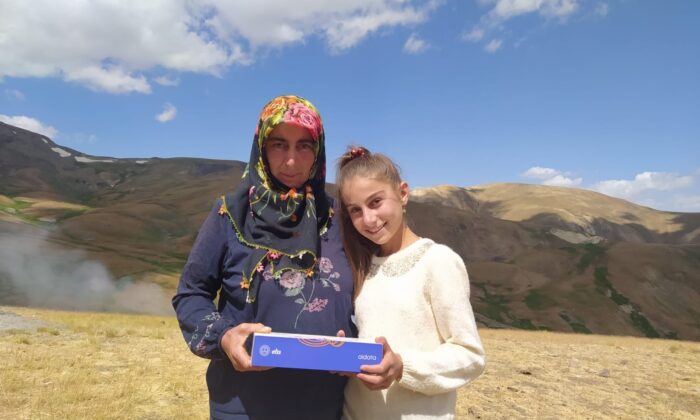 Iğdırlı “Minik Zehra” tabletine kavuştu