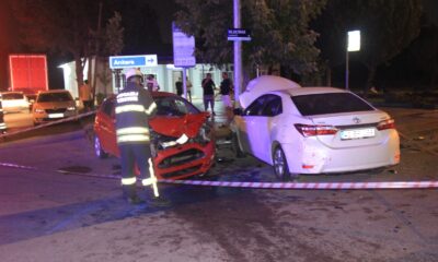 İki otomobil kafa kafaya çarpıştı: 2’si çocuk, 6 yaralı