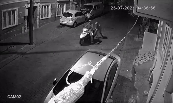 İmamın motosikletini çaldılar