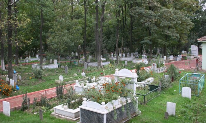 İnegöl’de yetki belgesi almayan mezarlıklarda işlem yapamayacak