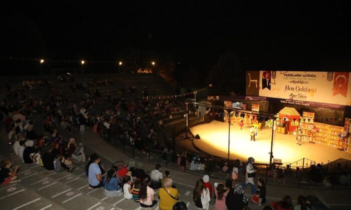 İnegöllü minikler oyuncak hikayesi ile eğlendi