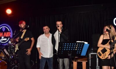 İş adamı Gökhan Reis’in düzenlediği bayram etkinliğinde Ferda Anıl Yarkın ve Ömür Gedik sahne aldı