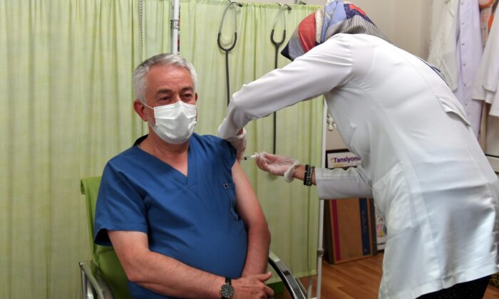 Isparta Belediye Başkanı Başdeğirmen’den aşı çağrısı