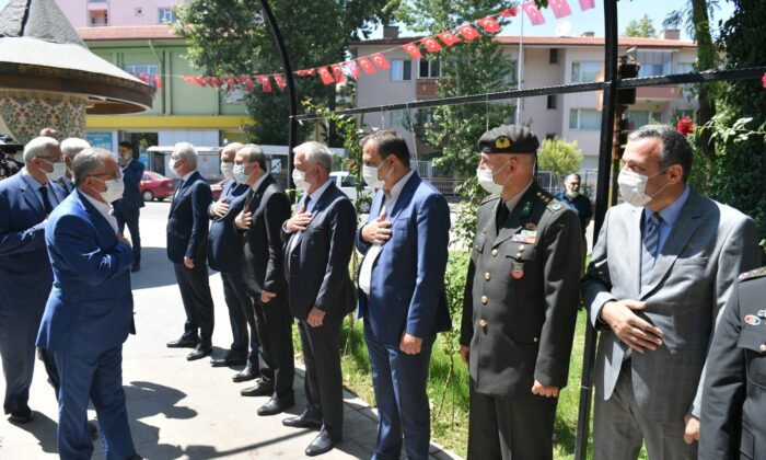 Isparta Valisi Seymenoğlu’ndan bayramlaşmada aşı çağrısı