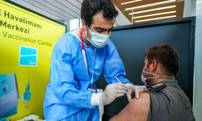 İstanbul Havalimanı’nda Türk yolcuların aşılanmasına başlandı