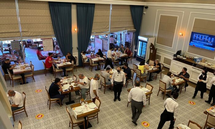 İstanbul’da 1 Temmuz’dan itibaren kafe ve restoranlar tam kapasite hizmet vermeye başladı