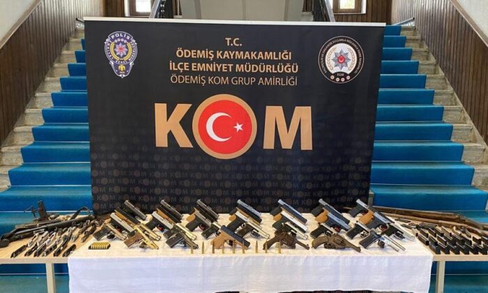 İzmir’de silah kaçakçılarına darbe: 2 gözaltı