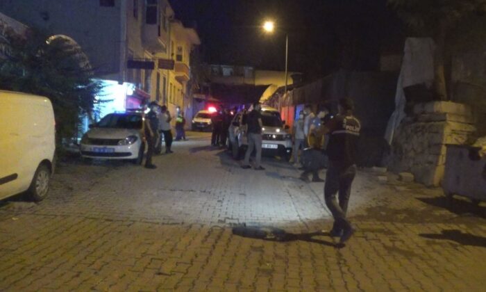 İzmir’de yabancı uyruklu iki grup arasında bıçaklı kavga: 1’i ağır 2 yaralı