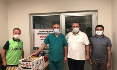 İzmit Belediyesi’nden sağlık çalışanlarına meyve ikramı