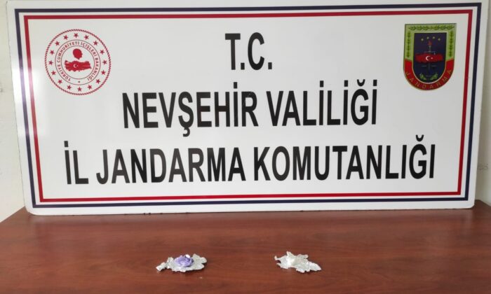 Jandarma ekipleri uyuşturucudan 2 kişiyi gözaltına aldı