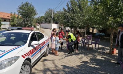 Jandarma ekiplerinden sürücülere bayram ikramı