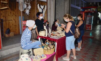 Kadın girişimciler çareyi kaldırıma stant kurmakta buldu