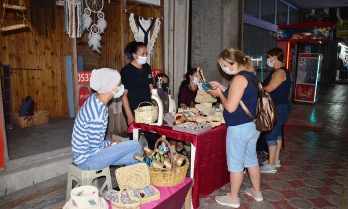 Kadın girişimciler çareyi kaldırıma stant kurmakta buldu