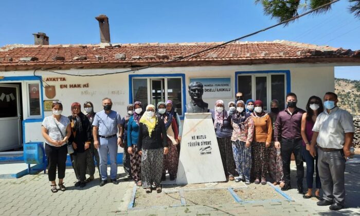 Kadınlar geleneksel el halısını yaşatacak