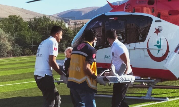 Kalp krizi geçiren yaşlı adamın imdadına hava ambulansı yetişti