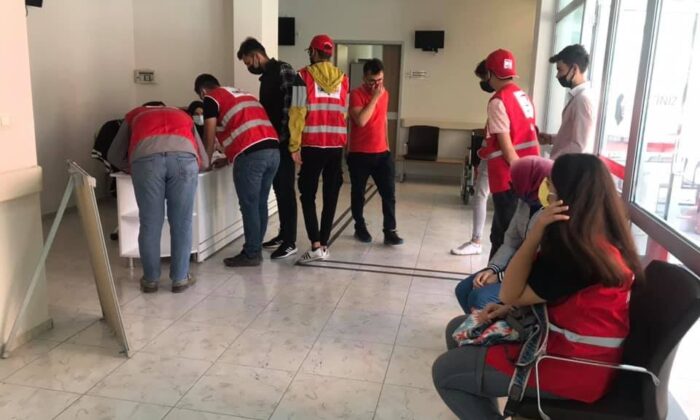 Kampanya düzenleyip Covid-19 aşısı oldular