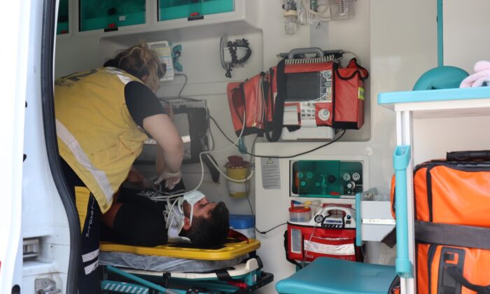 Kamyon ile kamyonet çarpıştı: 1 yaralı