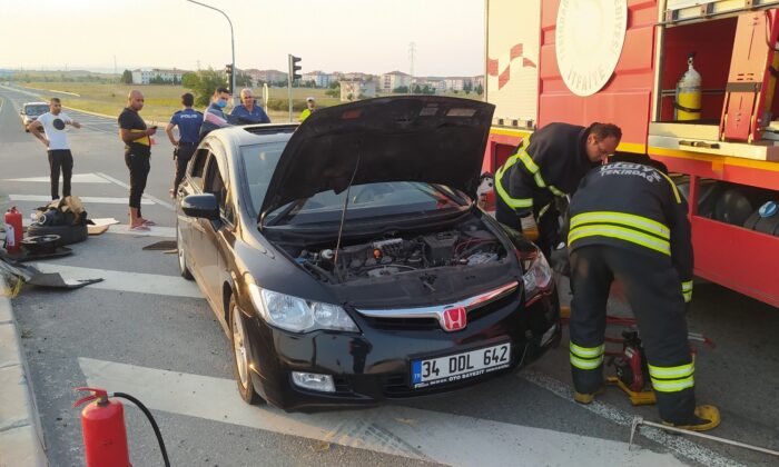 Kamyon otomobile çarptı: 3 yaralı