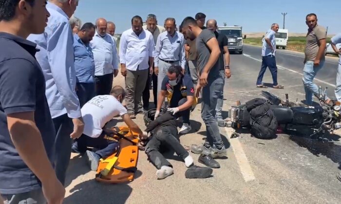 Kamyonete çarpan motosikletin sürücüsü ağır yaralandı