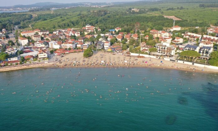 Kandıra Plajları bayram öncesi tatilcilerle doldu