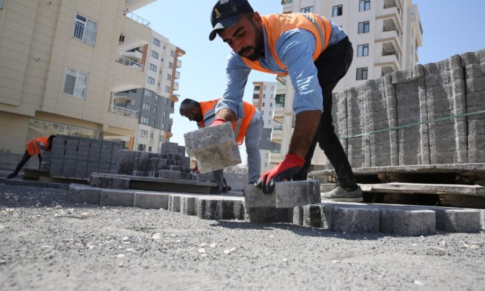 Karaköprü’de parke çalışmaları devam ediyor