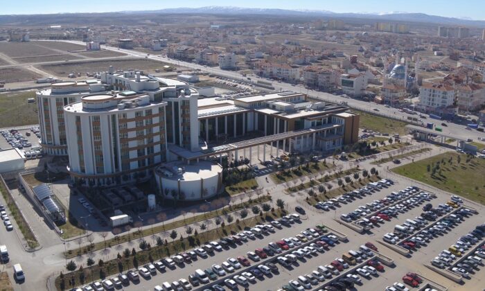 Karaman Eğitim ve Araştırma Hastanesi’nde ilk açık kalp ameliyatı yapıldı