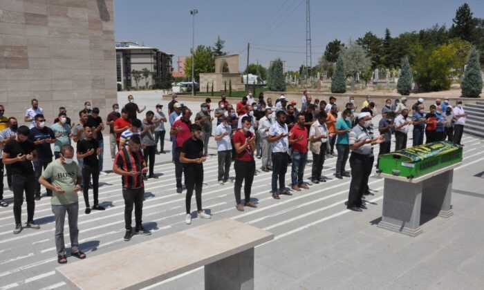 Karaman’daki komşu kavgasında hayatını kaybeden şahıs toprağa verildi